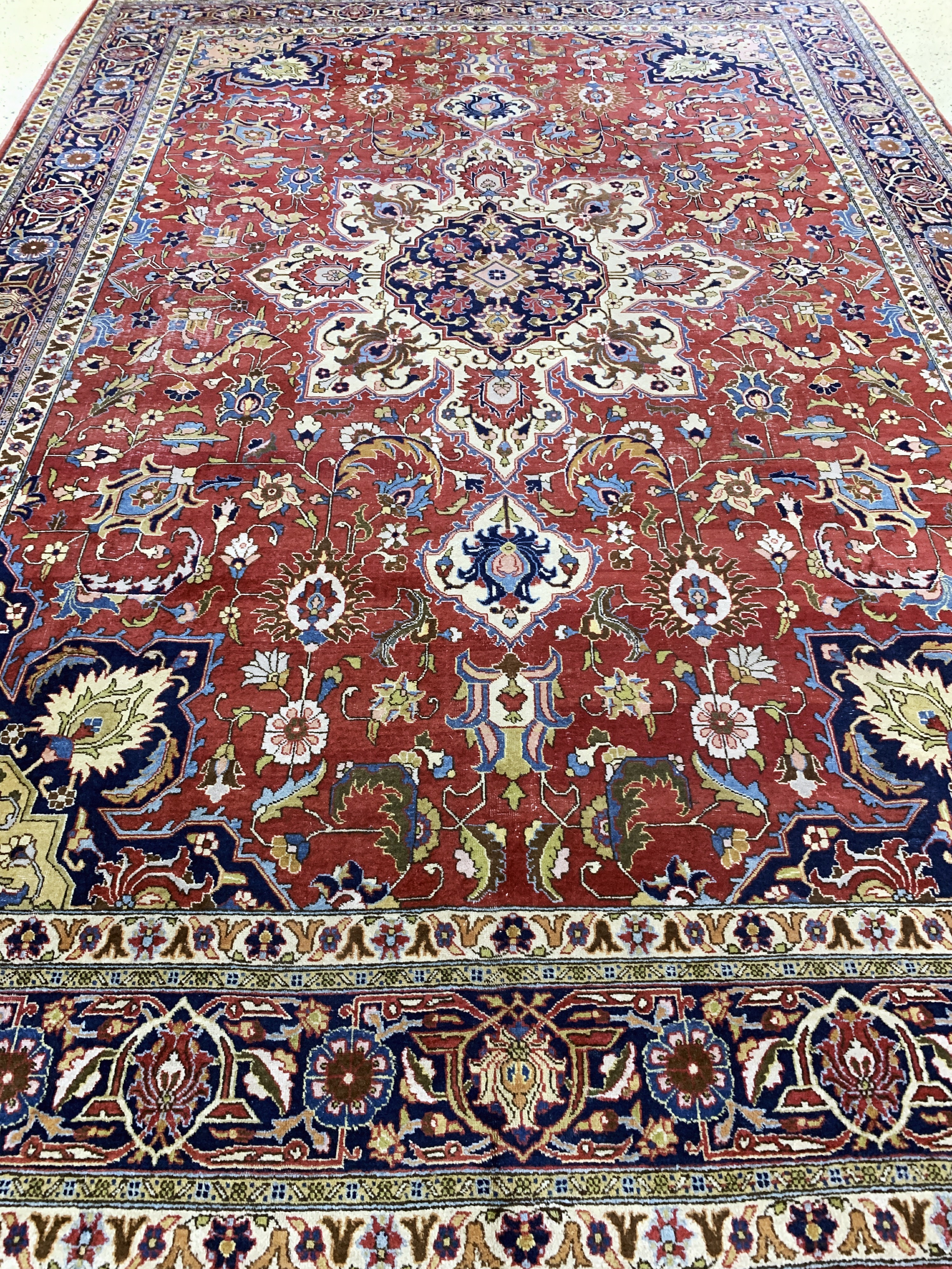 Detail f: Täbriz alt, Persien, Mitte 20.Jhd, Wolle auf Baumwolle, ca. 405 x 285 cm, EHZ: 3