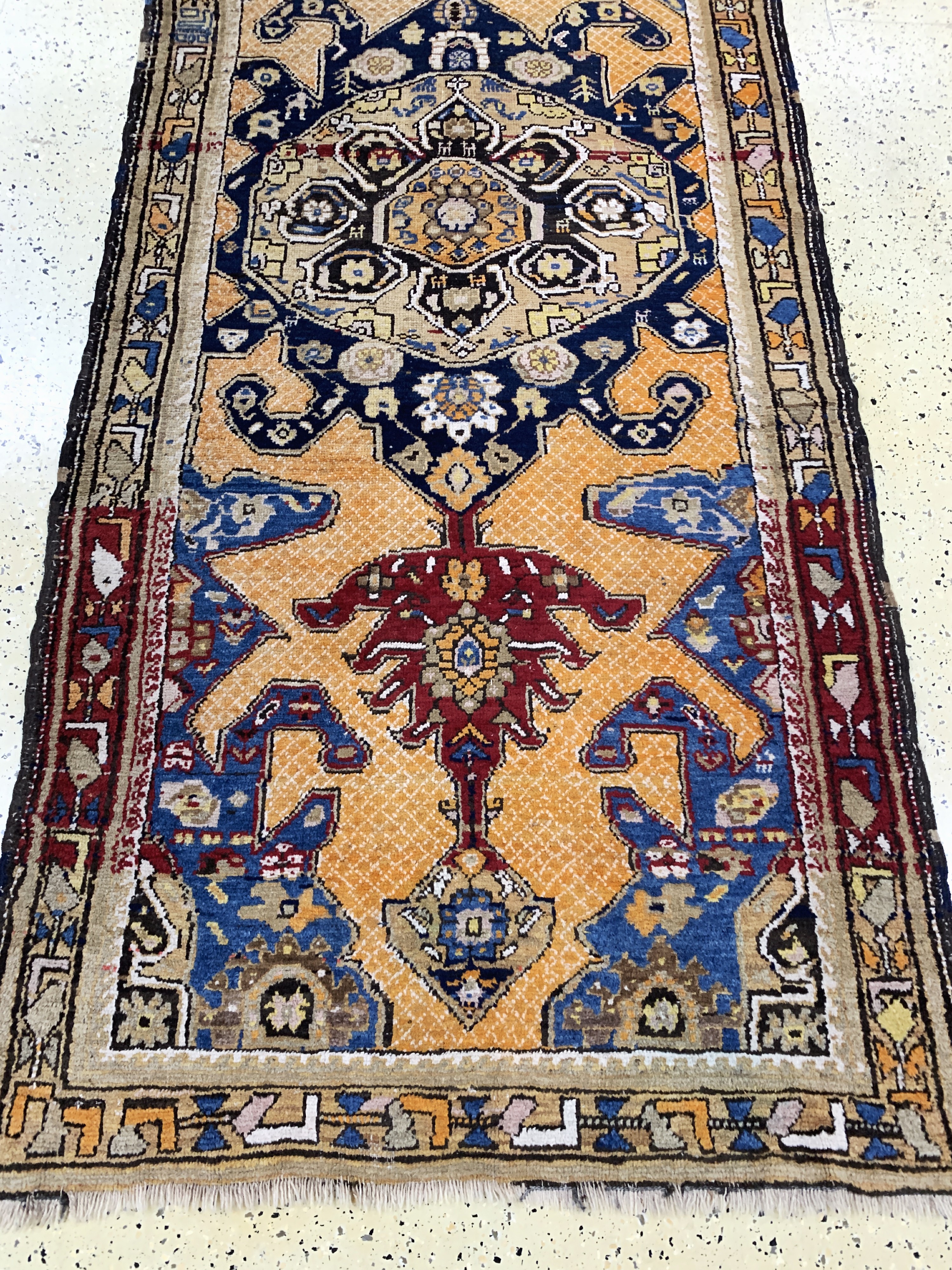 Detail c: "Karabagh"Kazak antik, Kaukasus, um 1900, Wolle auf Wolle, ca. 400 x 115 cm, EHZ: 4