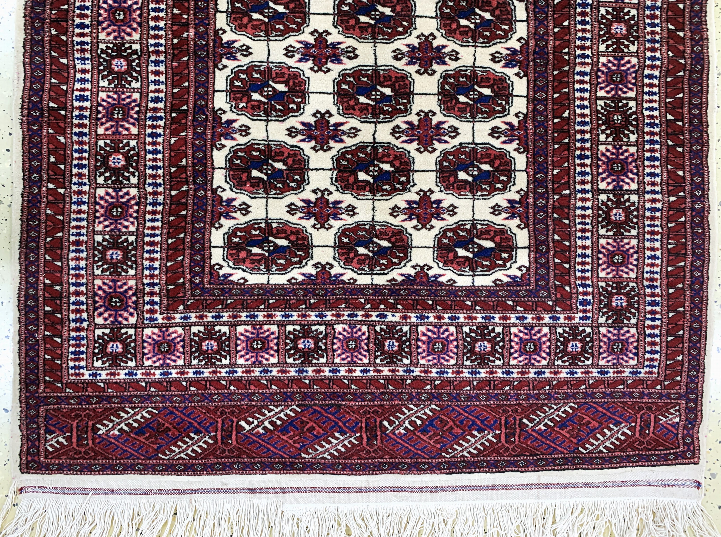 Detail b: Torkmen, Persien, Mitte 20.Jhd, Wolle auf Baumwolle, ca. 205 x 130 cm, EHZ: 2