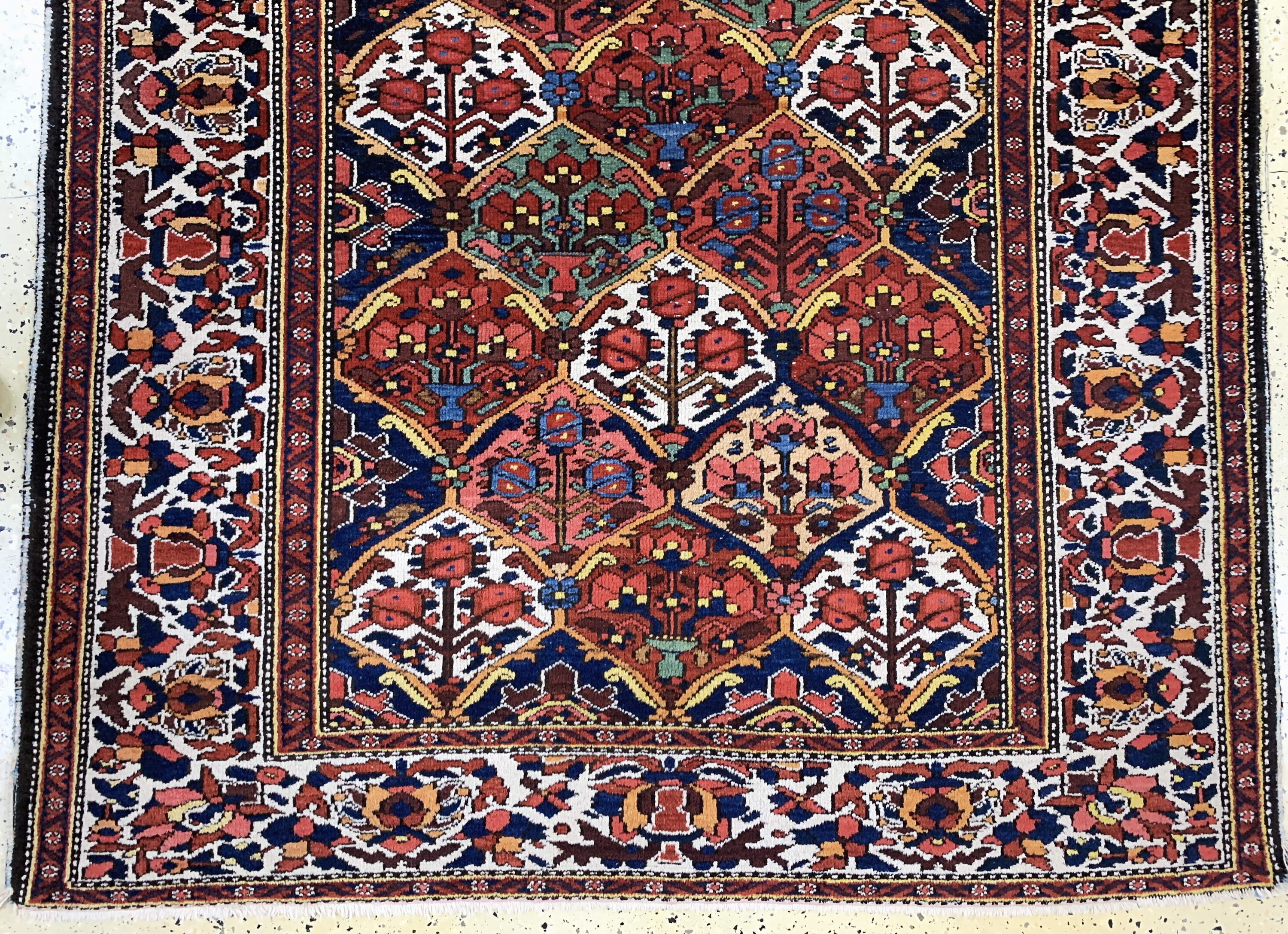 Detail b: Bachtiar alt, Persien, Anfang 20.Jhd, Wolleauf Baumwolle, ca. 200 x 155 cm, EHZ: 3