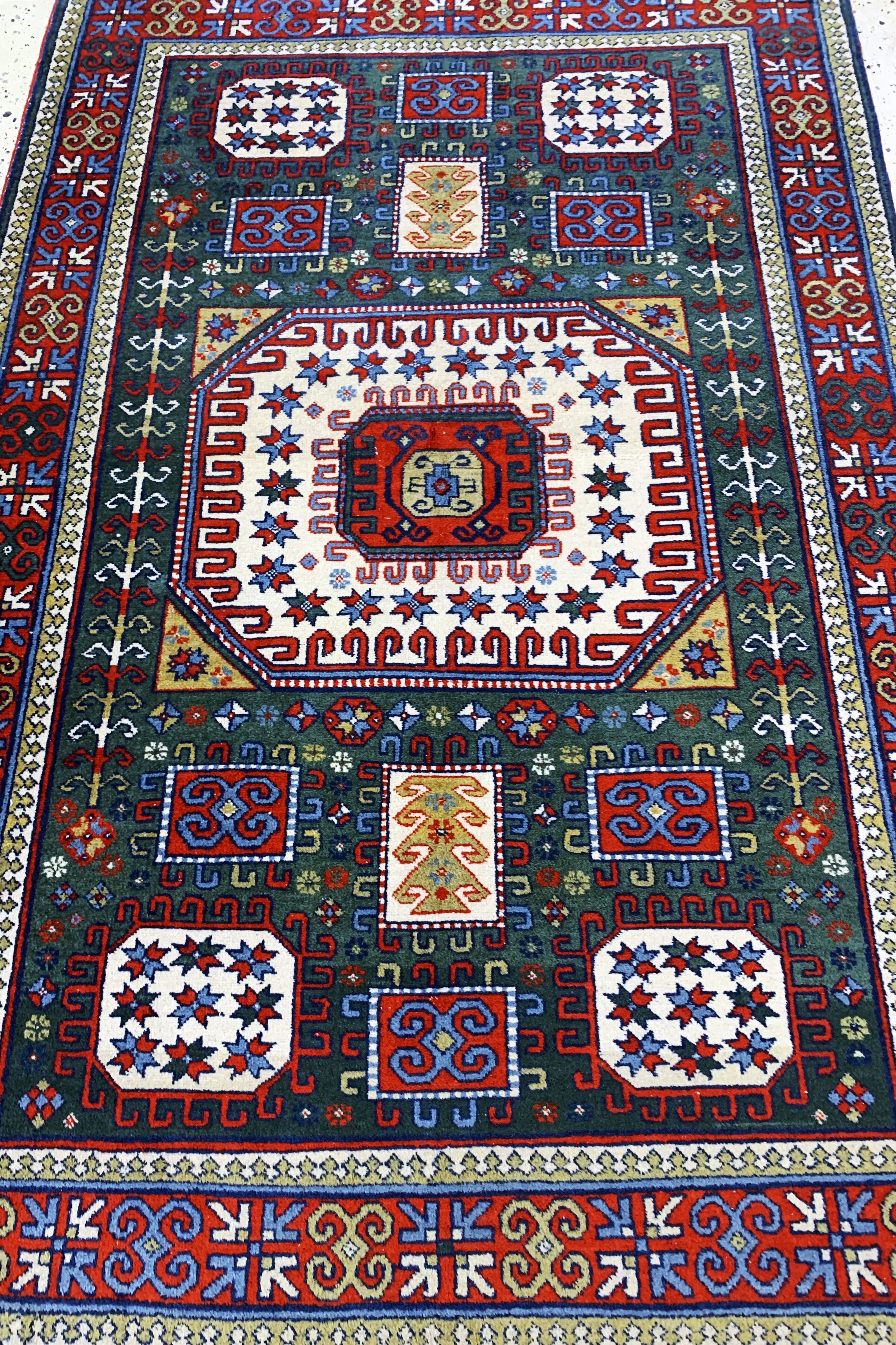 Detail c: Eriwan alt, Armenien, Mitte 20.Jhd, Wolle auf Baumwolle, ca. 180 x 120 cm, EHZ: 2