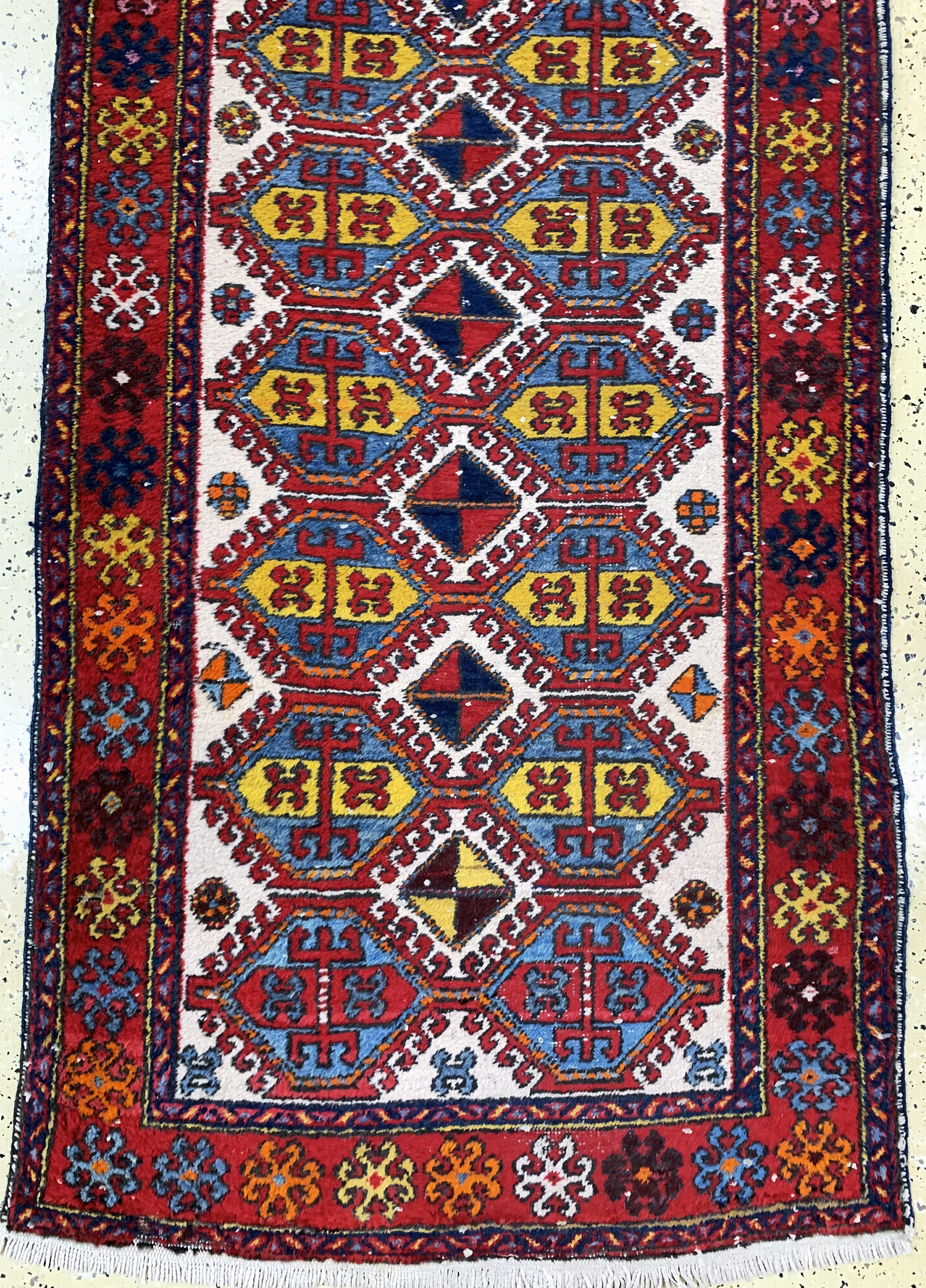 Detail c: Meschgin alt, Persien, Anfang 20.Jhd, Wolleauf Baumwolle, ca. 300 x 96 cm, Mottenfraß, EHZ: 4