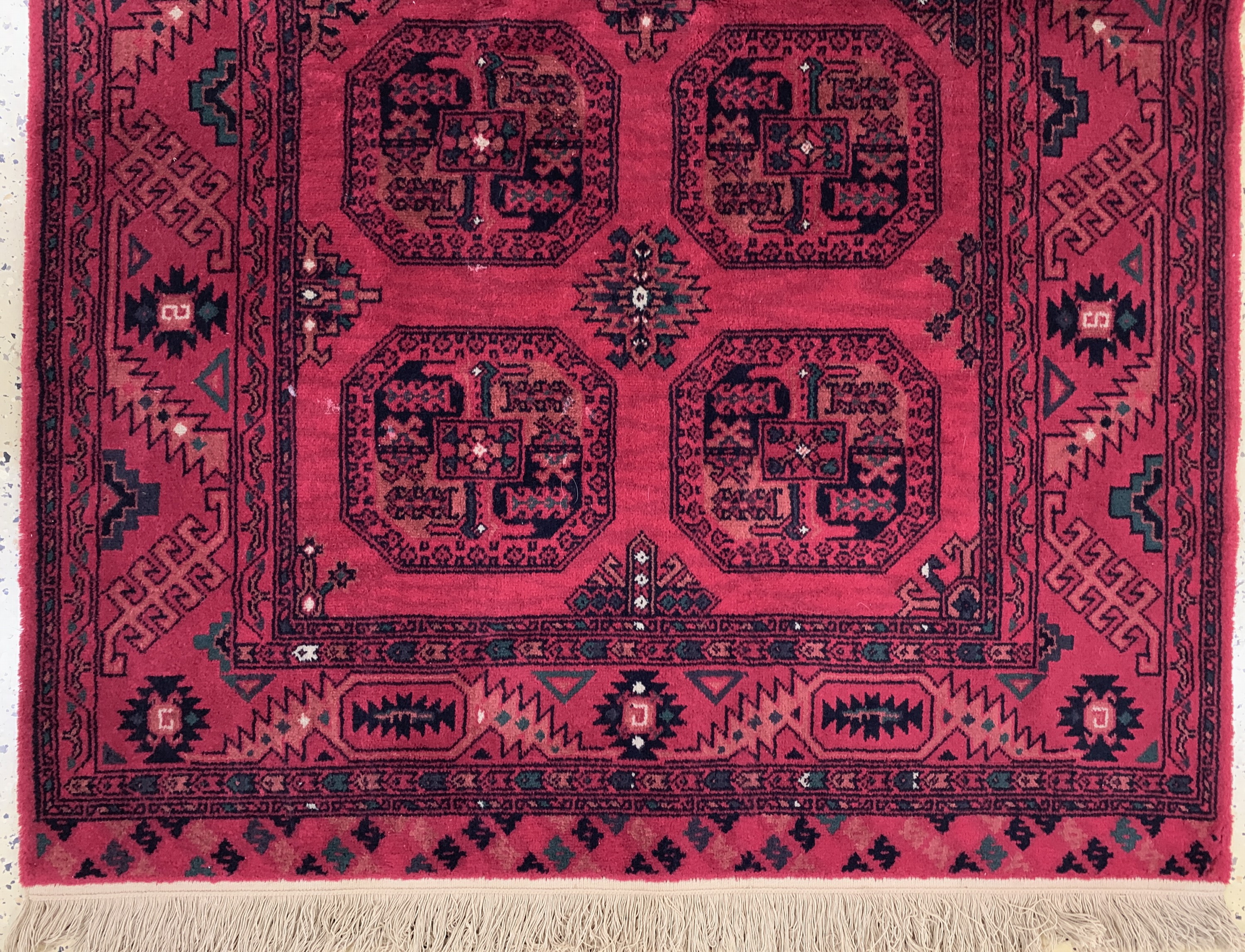 Detail b: Buchara, Maschinell gewebt, Ende 20.Jhd, Wolle auf Baumwolle, ca. 180 x 122 cm, EHZ: 2