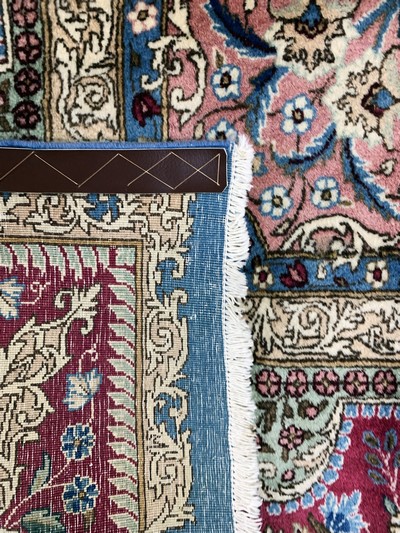 27137644f - Kerman fein, signiert, Persien, Ende 20.Jhd, Korkwolle auf Baumwolle, ca. 450 x 305cm, ...