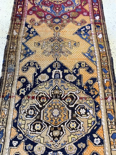 27137647b - ´Karabagh´Kazak antik, Kaukasus, um 1900, Wolle auf Wolle, ca. 400 x 115 cm, EHZ: 4 ...