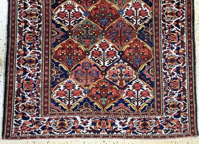 27137670b - Bachtiar alt, Persien, Anfang 20.Jhd, Wolleauf Baumwolle, ca. 200 x 155 cm, EHZ: 3 ...