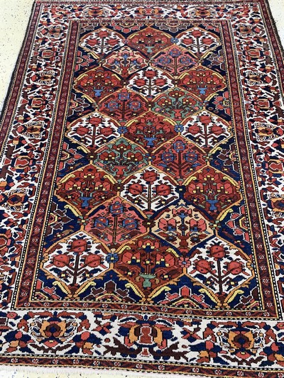 27137670c - Bachtiar alt, Persien, Anfang 20.Jhd, Wolleauf Baumwolle, ca. 200 x 155 cm, EHZ: 3 ...