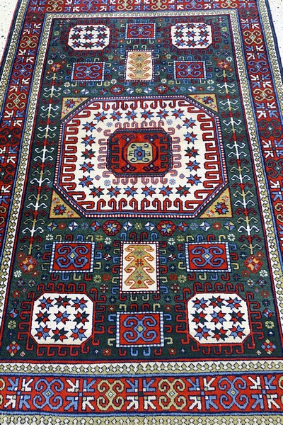 27137672c - Eriwan alt, Armenien, Mitte 20.Jhd, Wolle auf Baumwolle, ca. 180 x 120 cm, EHZ: 2 ...