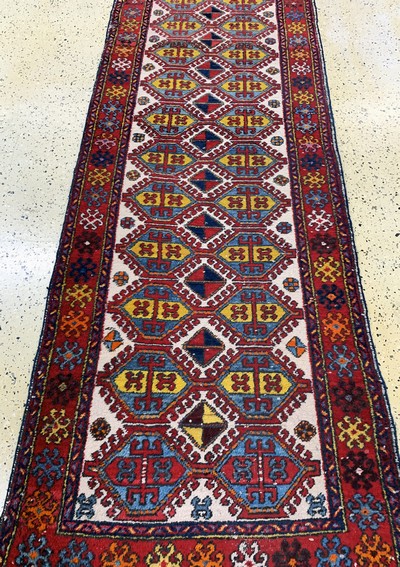 27137673d - Meschgin alt, Persien, Anfang 20.Jhd, Wolleauf Baumwolle, ca. 300 x 96 cm, Mottenfraß, ...