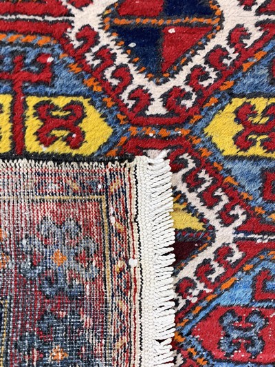 27137673e - Meschgin alt, Persien, Anfang 20.Jhd, Wolleauf Baumwolle, ca. 300 x 96 cm, Mottenfraß, ...