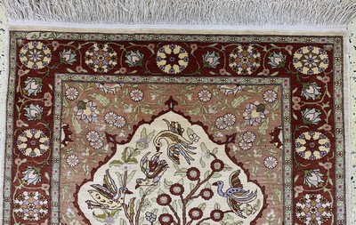 27138077a - Hereke Seide fein signiert, Türkei, Mitte 20.Jhd, reine Naturseide, ca. 105 x 70 cm, ...