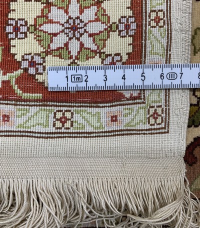 27138077f - Hereke Seide fein signiert, Türkei, Mitte 20.Jhd, reine Naturseide, ca. 105 x 70 cm, ...