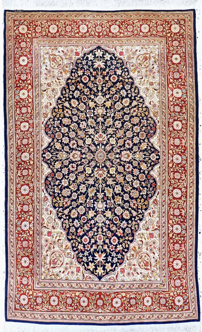 Image Hereke Seide fein signiert, Türkei, Mitte 20.Jhd, reine Naturseide, ca. 164 x 103 cm, ...