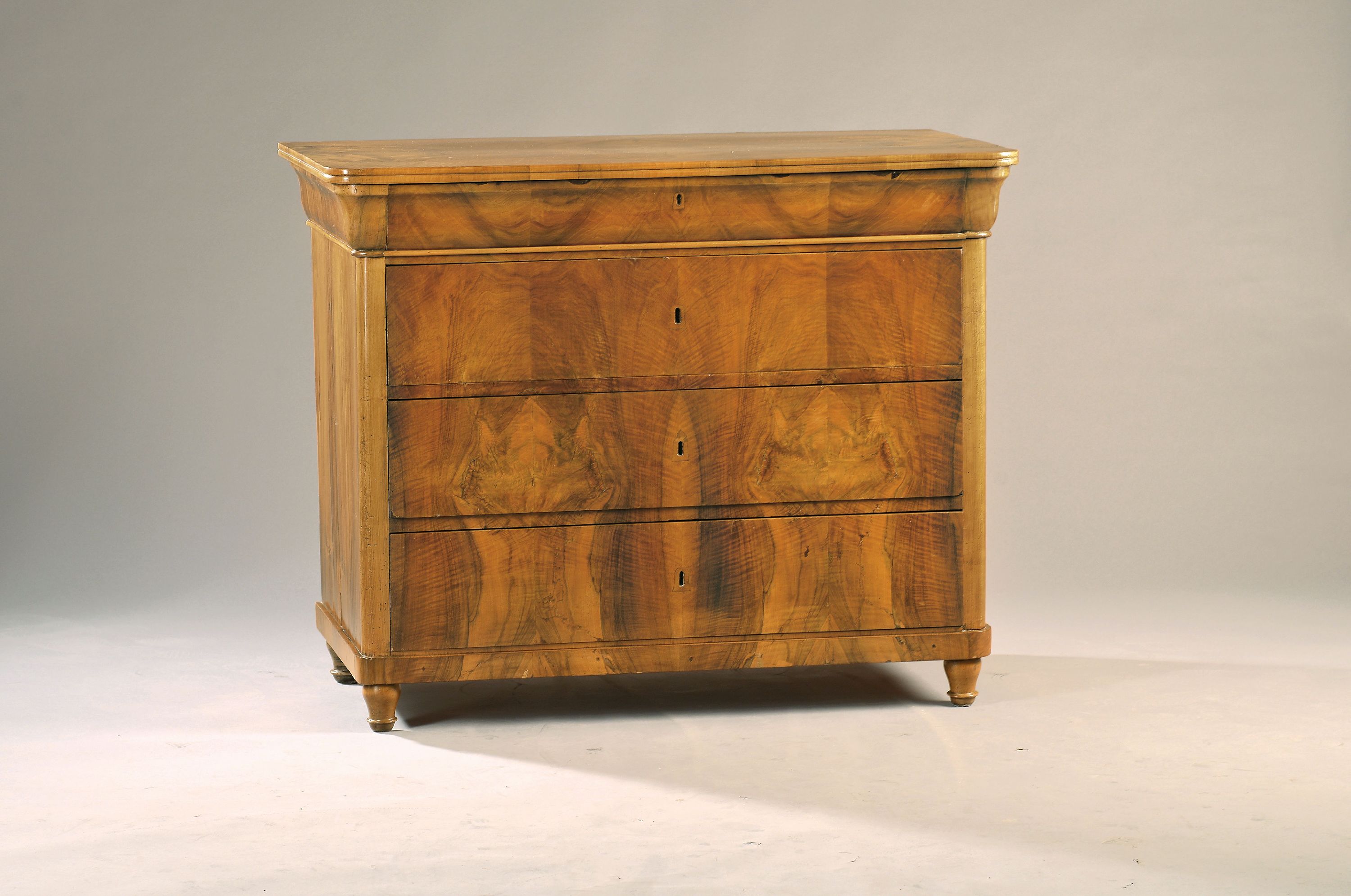 Image 27138235 - Spätbiedermeierkommode, deutsch, um, 1830, Nussbaumfurnier, vier Schubladen
