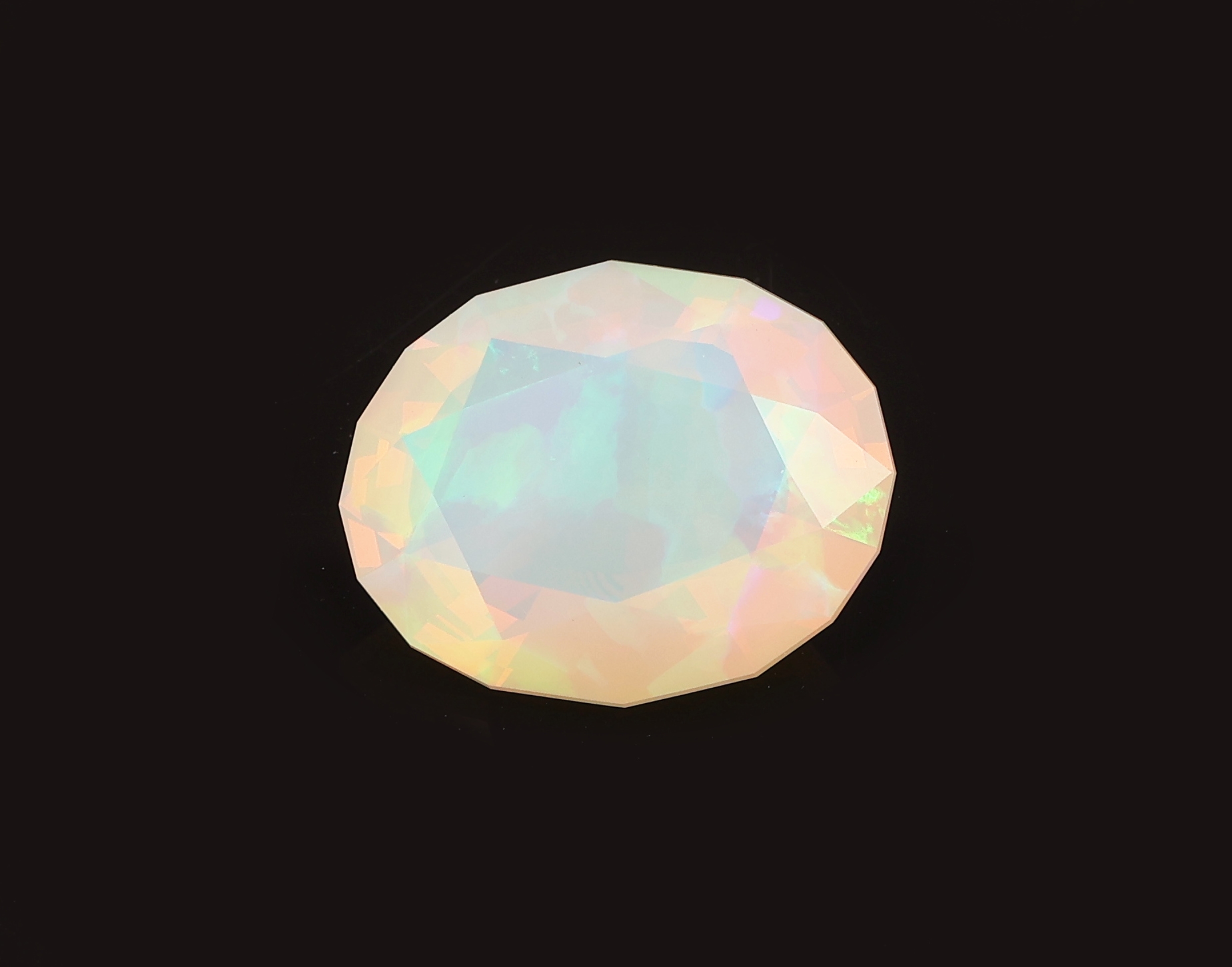 Image 27138237 - Loser Opal, ca. 22.10 ct, ovalfacett., schönesFarbspiel Schätzpreis: 1500, - EUR