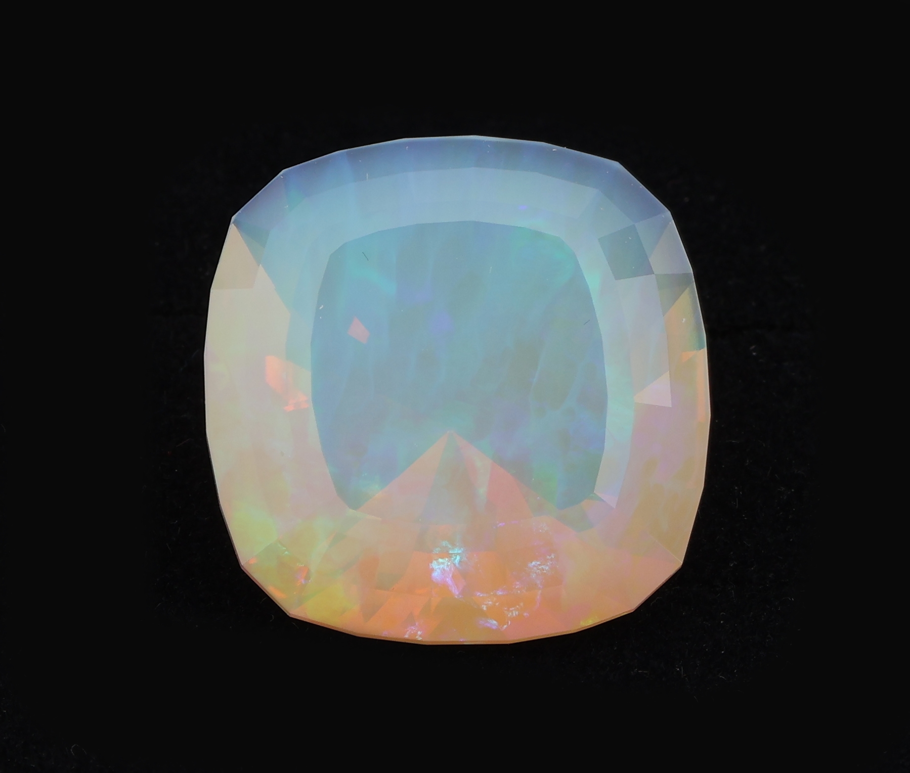 Image 27138238 - Loose opal , 21.87 ct, cushion-cut, nice play of colours Valuation Price: 1400, - EUR