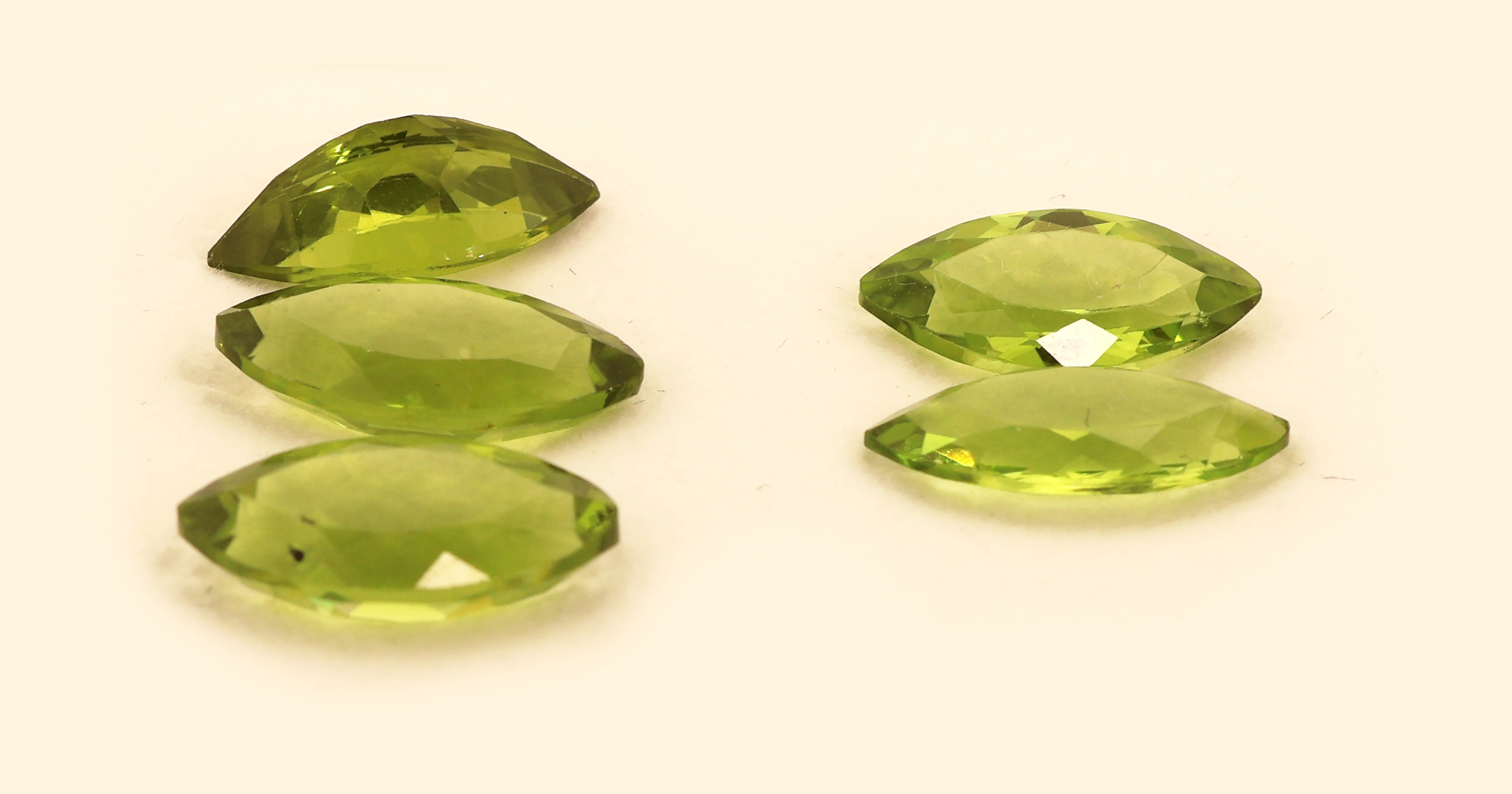 Detail a: Lot 5 lose Peridots, zus. ca. 16.29 ct, Navettes