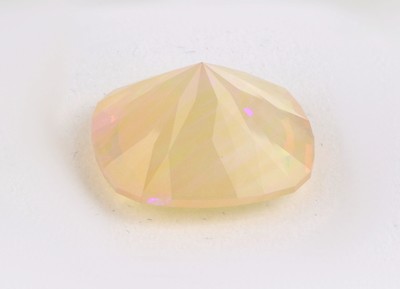27138238c - Loose opal , 21.87 ct, cushion-cut, nice play of colours Valuation Price: 1400, - EUR