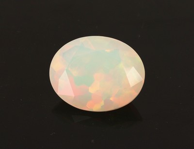 Image Loser Opal, ca. 13.85 ct, ovalfacett., schönesFarbspiel Schätzpreis: 980, - EUR