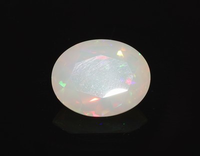 27138239b - Loser Opal, ca. 13.85 ct, ovalfacett., schönesFarbspiel Schätzpreis: 980, - EUR