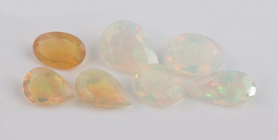 27138240a - Lot 7 lose Opale, zus. ca. 22.09 ct, 4 x facett. Tropfen, 3 x ovalfacett., schönes ...