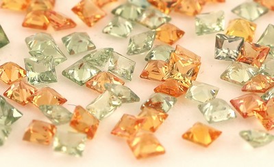 27138250b - Lot lose Saphire, zus. ca. 8.10 ct, Carrees inversch. Farben Schätzpreis: 900, - EUR