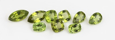 27138254a - Lot 9 lose Peridots, zus. ca. 21.29 ct, versch. Schliffformen und Größen Schätzpreis: ...