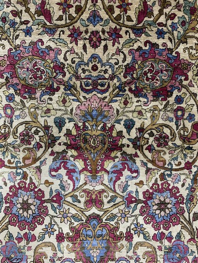 27138257d - Seiden Keschan antik, Persien, 19.Jhd, reine Naturseide, ca. 200 x 130 cm, ...