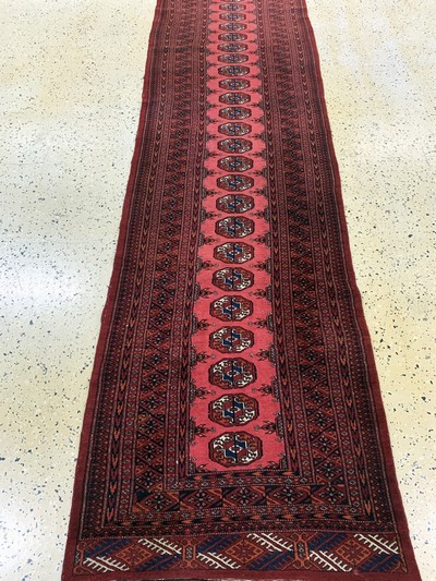 27138265d - Buchara, Pakistan, Ende 20.Jhd, Wolle auf Baumwolle, ca. 304 x 80 cm, EHZ: 2 ...