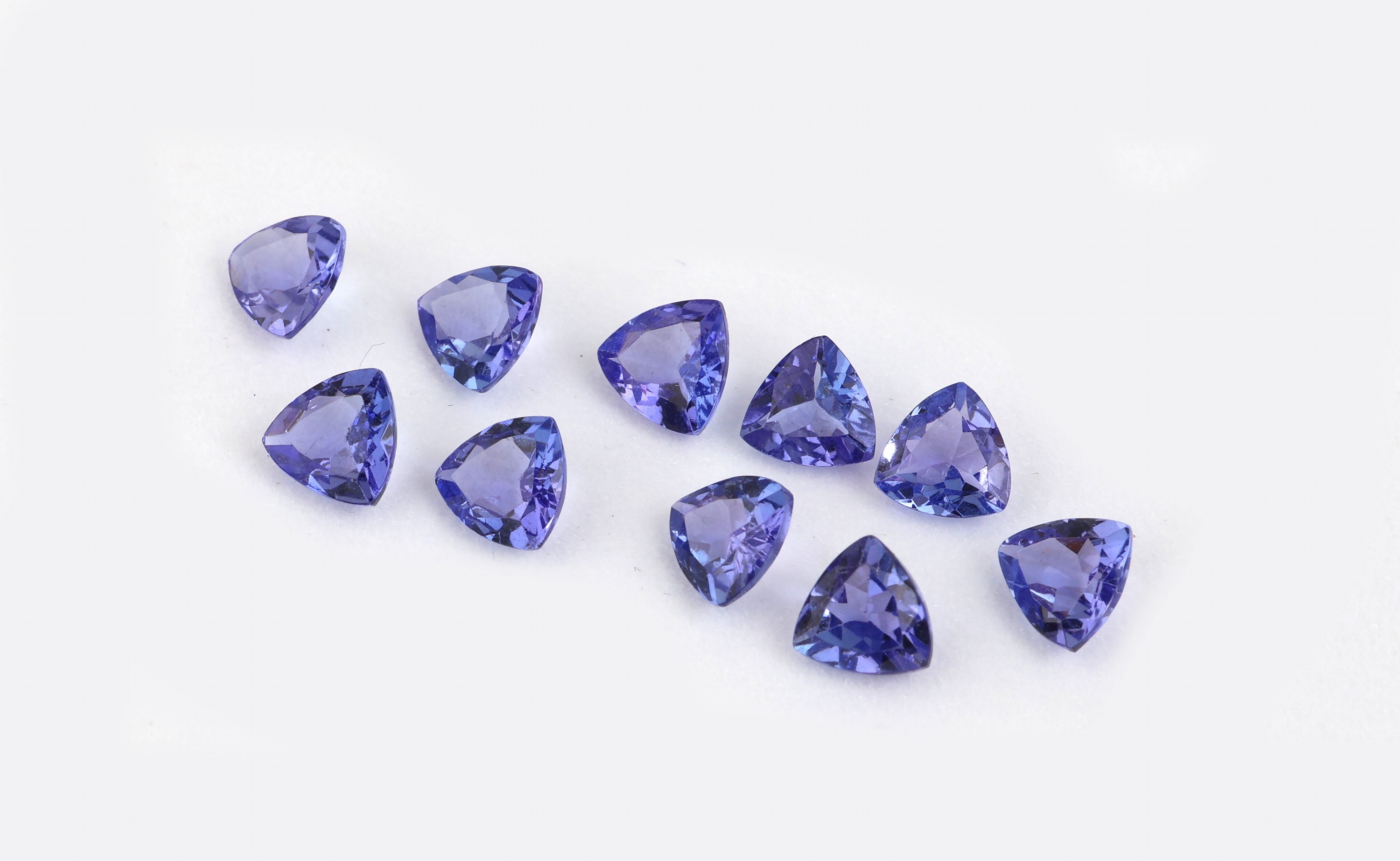Image 27138421 - Lot 10 lose Tansanite, zus. ca. 4.31 ct, facett. Triangeln Schätzpreis: 2000, - EUR