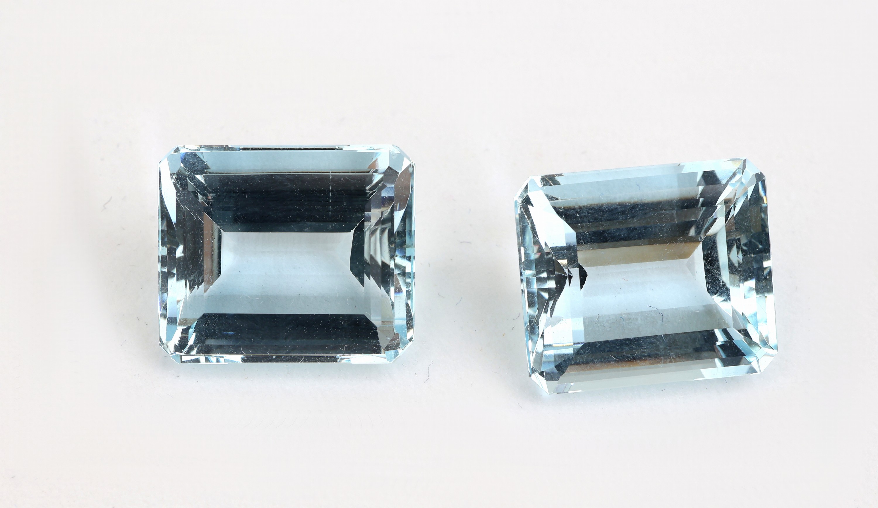 Image 27138423 - Lot 2 lose Aquamarine, zus. ca. 28.74 ct, Treppenschliff Schätzpreis: 6800, - EUR
