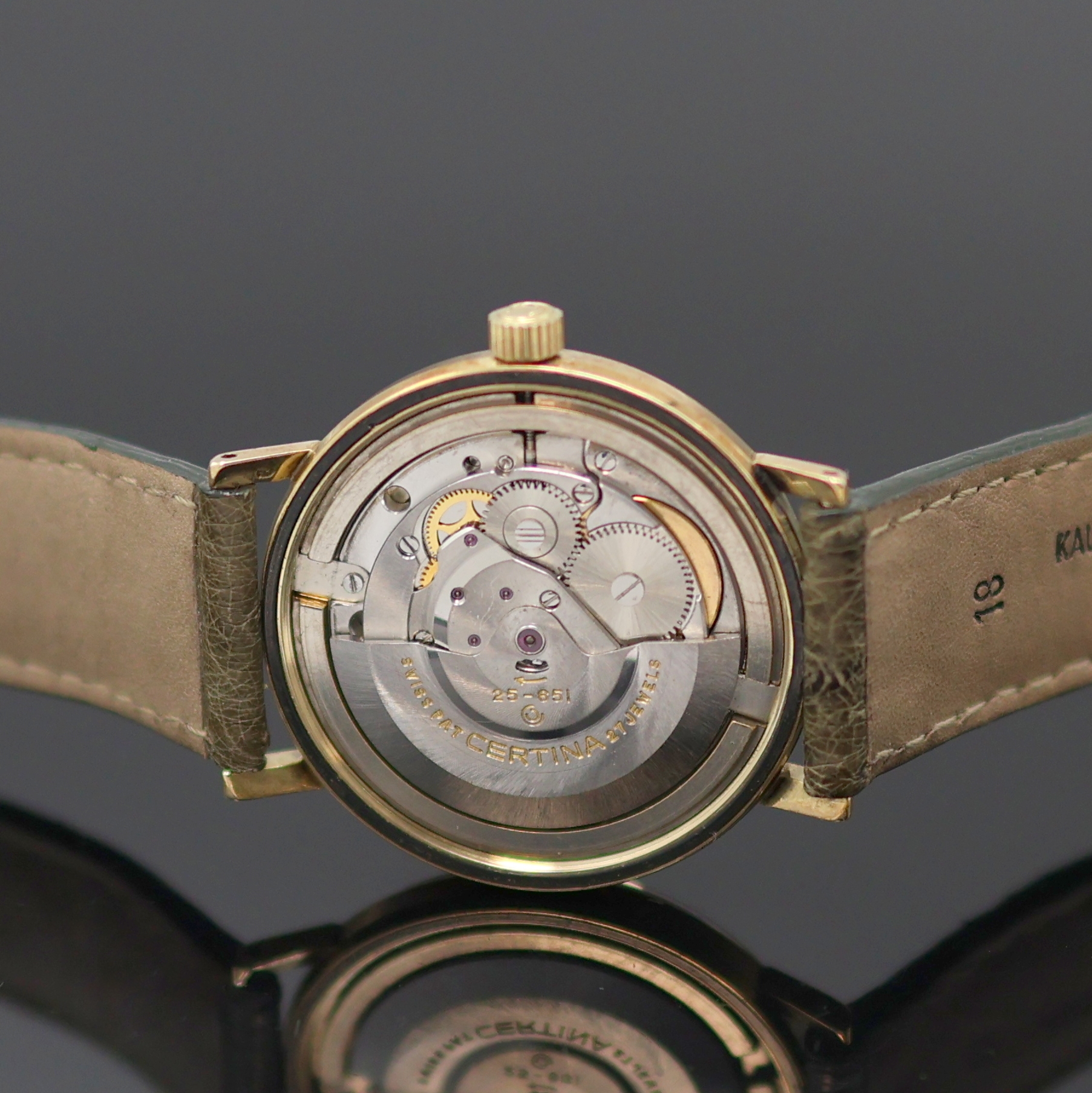 Detail d: CERTINA Blue Ribbon Herrenarmbanduhr in GG 585/000, Schweiz um 1965, Automatik, 2-tlg. Geh., Boden verschr., orig. Krone, silb. Schraffur-Zifferbl. ...