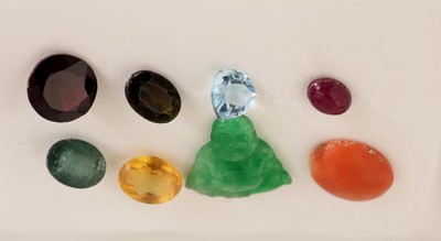 Image Lot div. Farbsteine, zus. ca. 124.91 ct, u.a. Rubine, Saphire, Smaragde, Blautopase ...