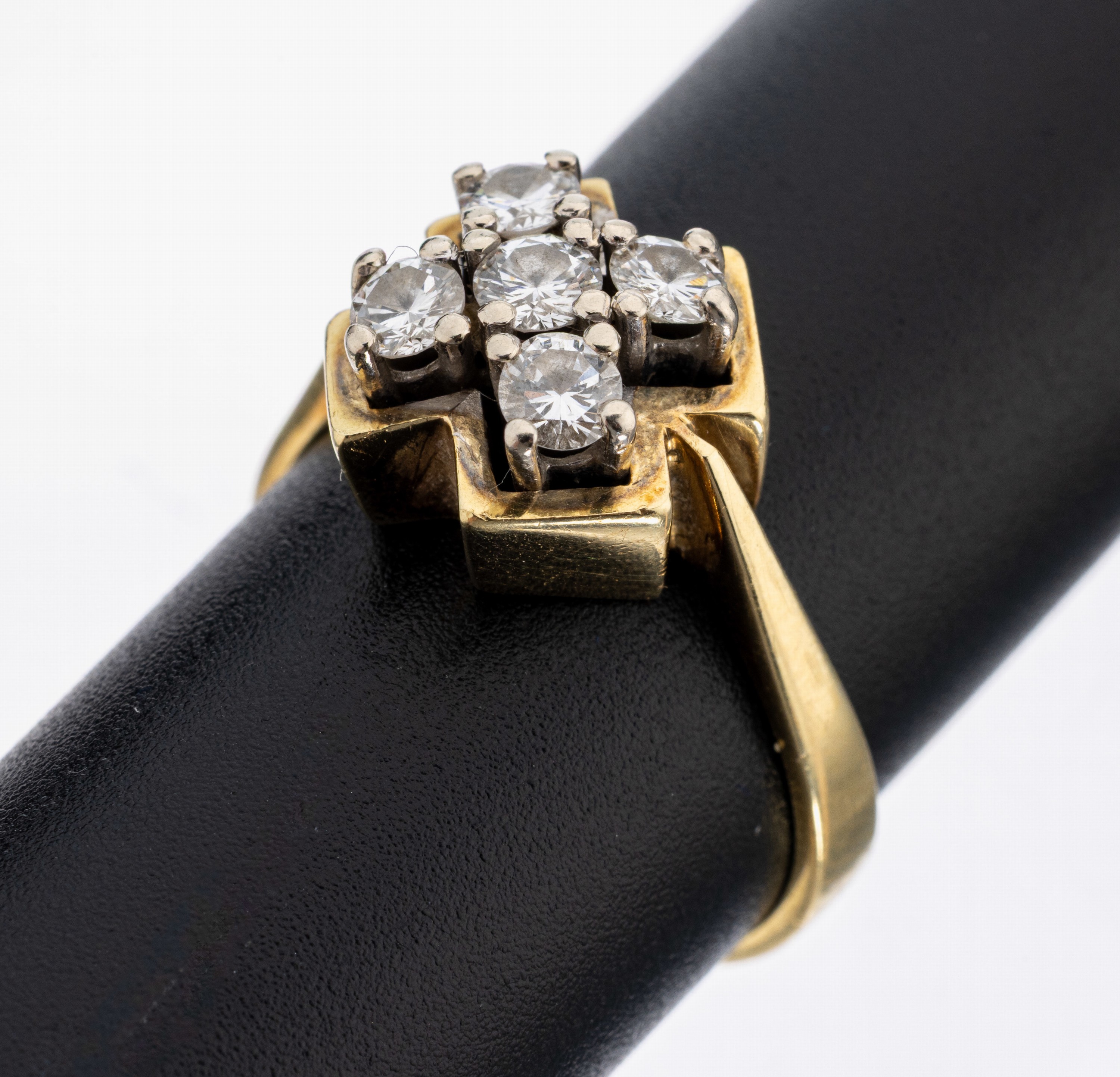 Image 27138533 - 14 kt Gold Brillant-Ring, GG/WG 585/000, kreuzf. Ringkopf, 5 in WG gefasste Brillanten ...