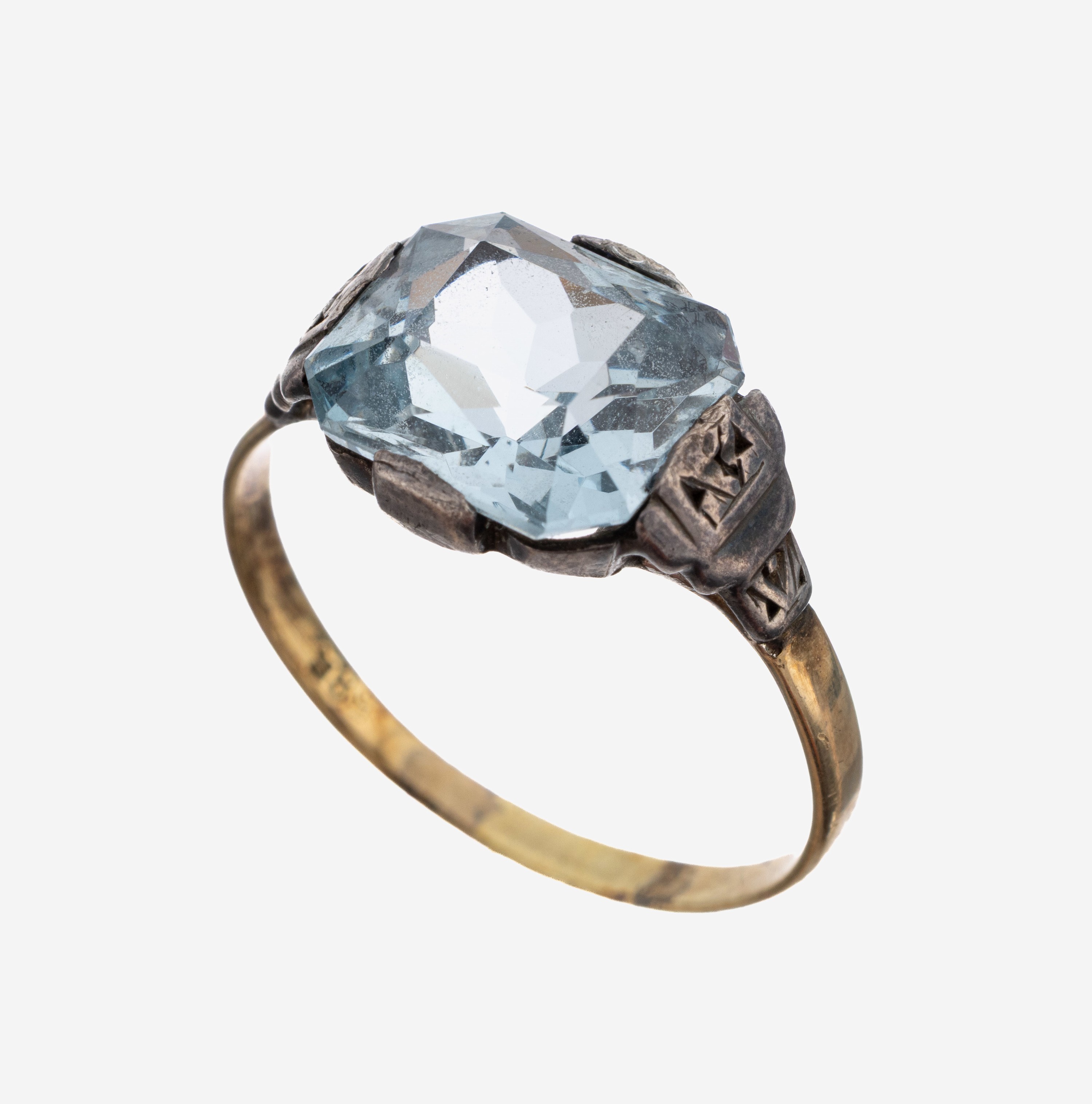 Image 27138549 - 14 kt gold coloured stone-ring, 1930s , YG 585/000, ring head silver, bevelled synth. ...