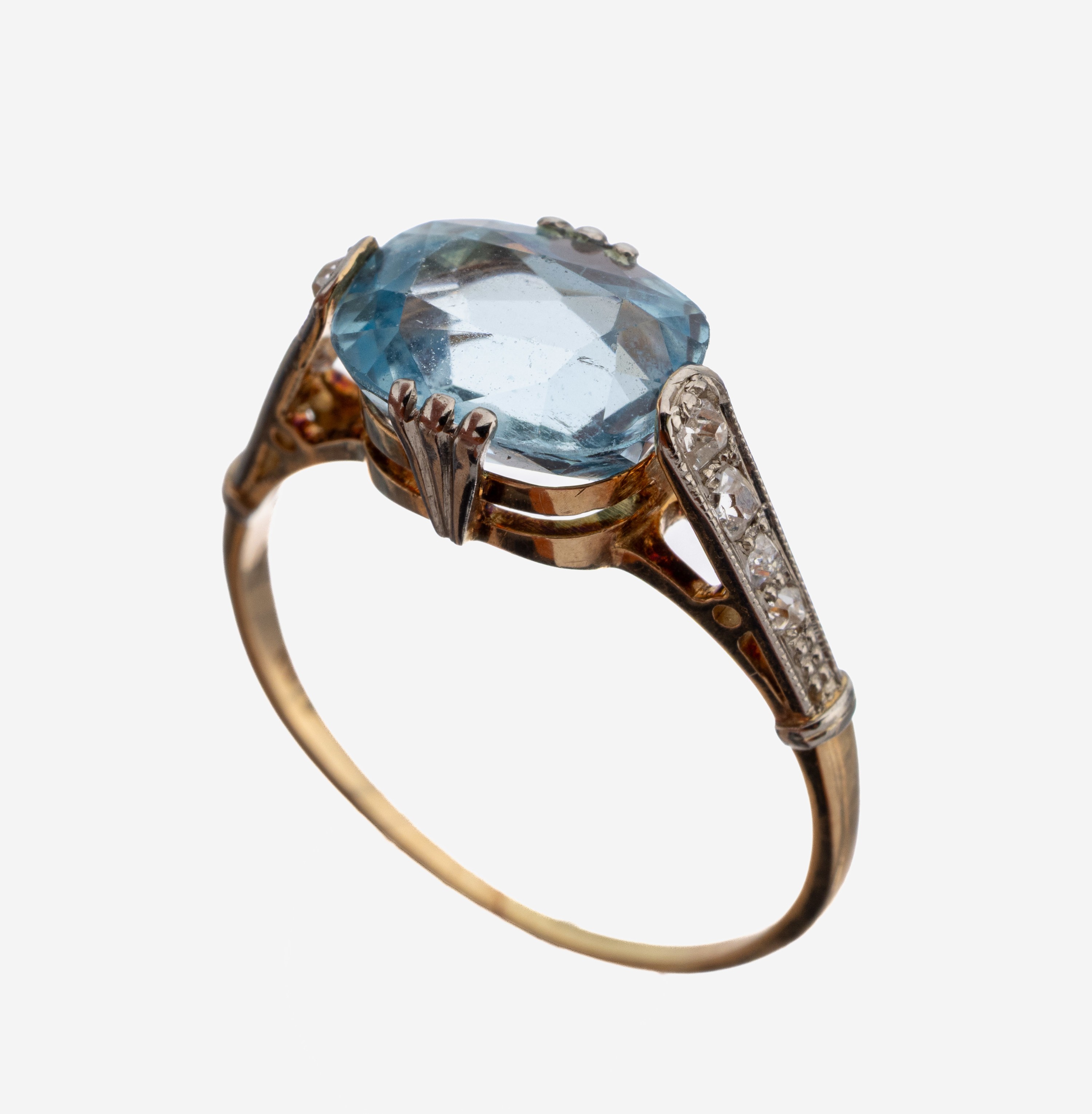 Image 27138553 - 14 kt Gold Aquamarin-Diamant-Ring, GG/WG 585/000, ovalfacett. Aquamarin ca. 1.30 ct, ...
