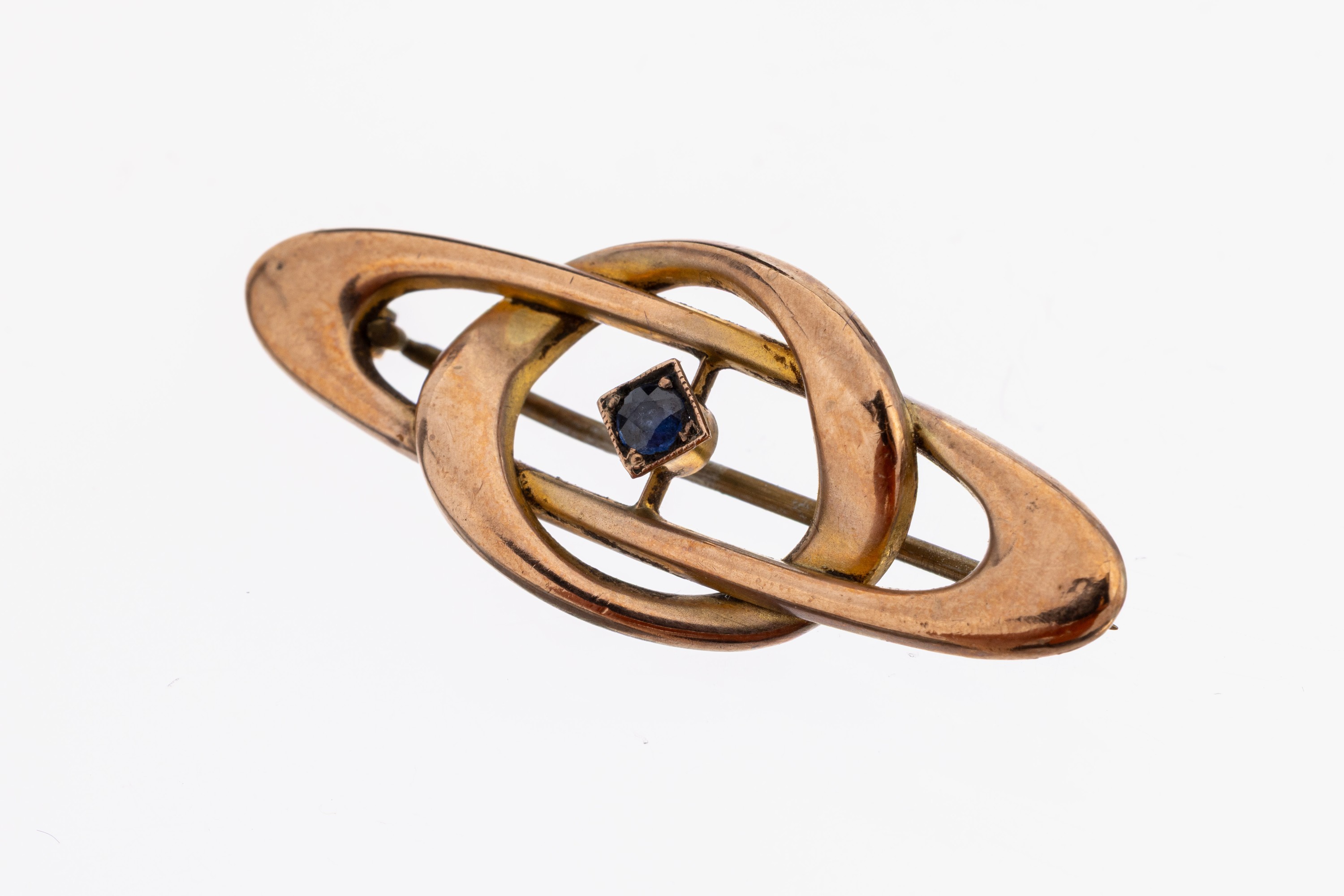 Image 27138567 - 8 kt Gold Saphir-Brosche, um 1900, RG 333/000, mittig kl. rundfacett. Saphir, ca. 1.9 ...