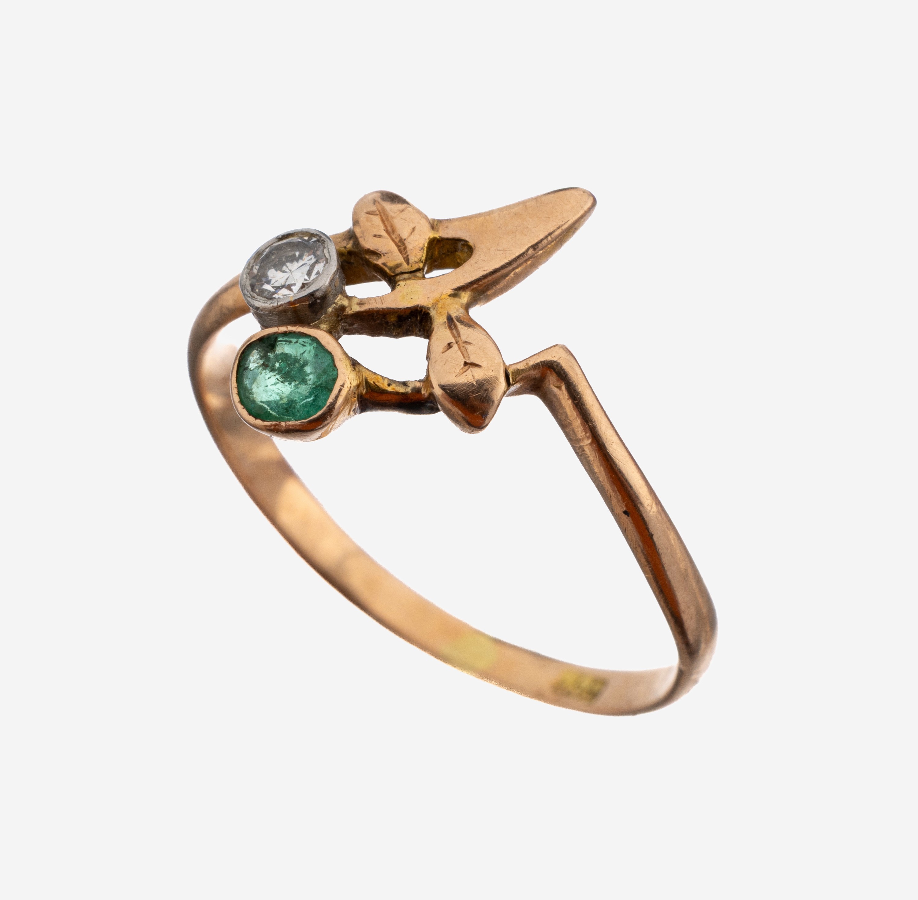 Image 27138590 - 14 kt Gold Smaragd-Diamant-Ring, um 1900, GG 585/000, floral, kl. facett. Smaragd, ...