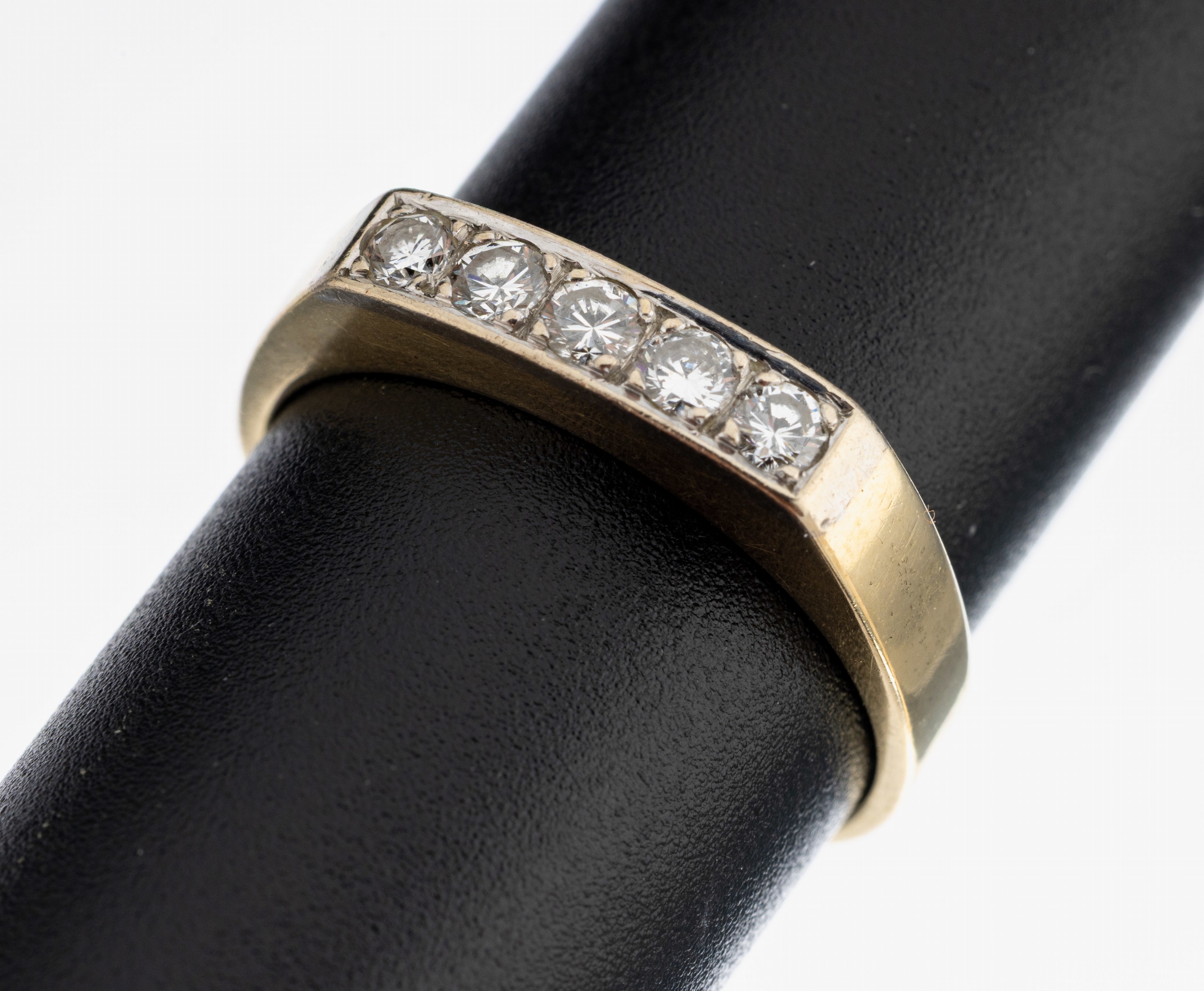 Image 27138616 - 14 kt Gold Brillant-Ring, GG/WG 585/000, 5 in WG gefasste Brillanten zus. ca. 0.20 ct ...