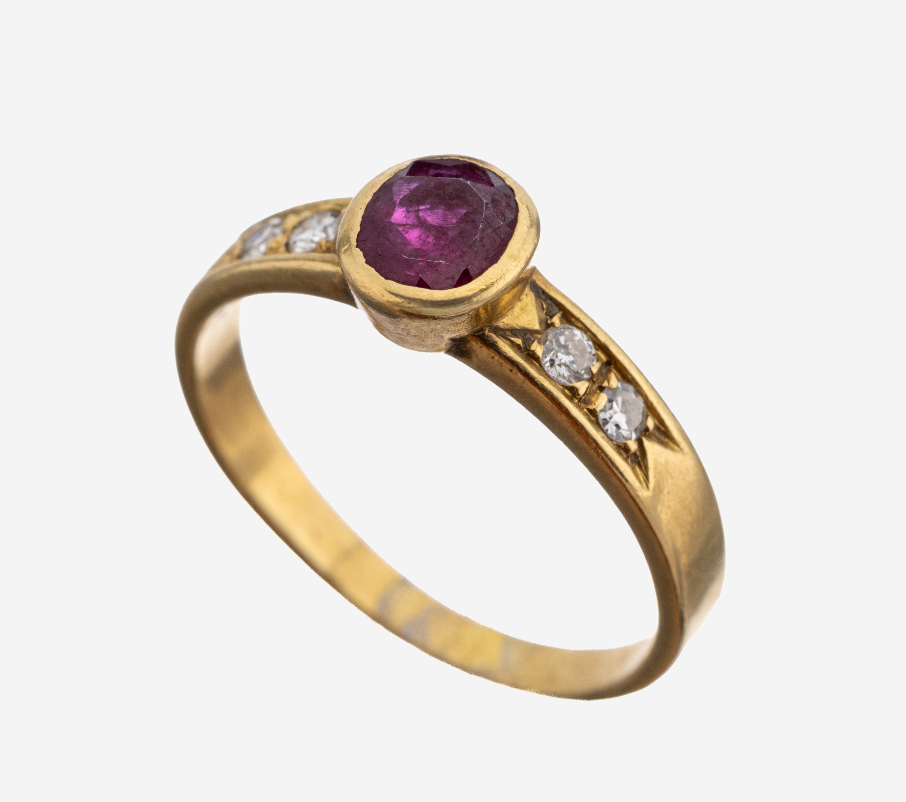 Image 27138619 - 18 kt Gold Rubin-Diamant-Ring, GG 750/000, ovalfacett. Rubin ca. 0.20 ct, 2 Brillanten ...