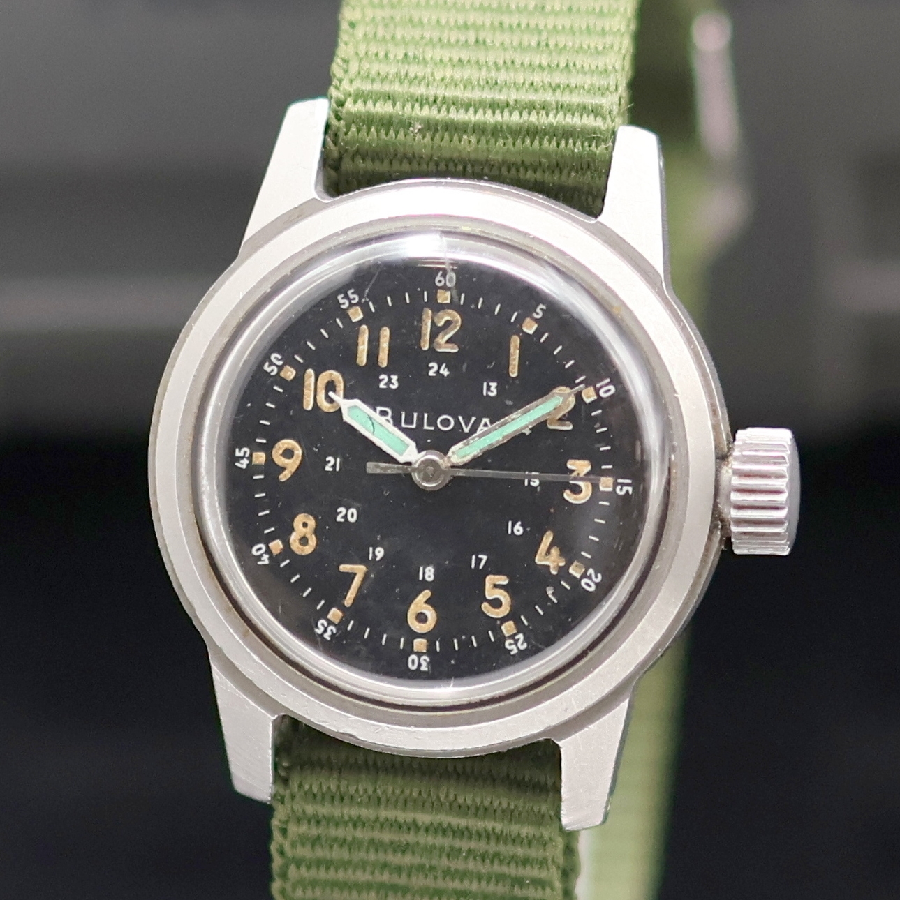 Detail a: BULOVA Militär Armbanduhr Type A17A der USA in Stahl, USA um 1959, Handaufzug, mattiertes Geh., verschr. Boden m. Militärgravur, große orig. ...