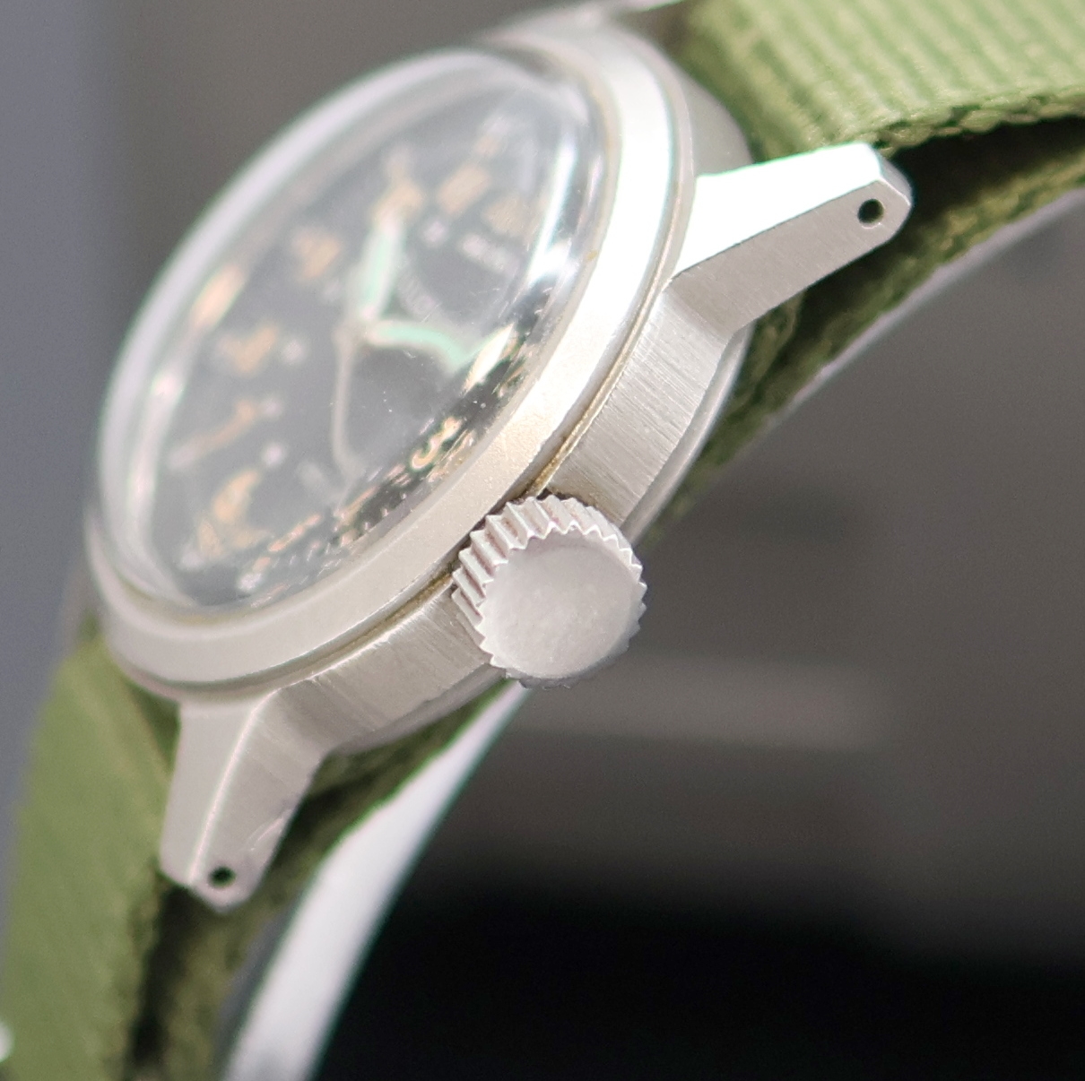 Detail c: BULOVA Militär Armbanduhr Type A17A der USA in Stahl, USA um 1959, Handaufzug, mattiertes Geh., verschr. Boden m. Militärgravur, große orig. ...