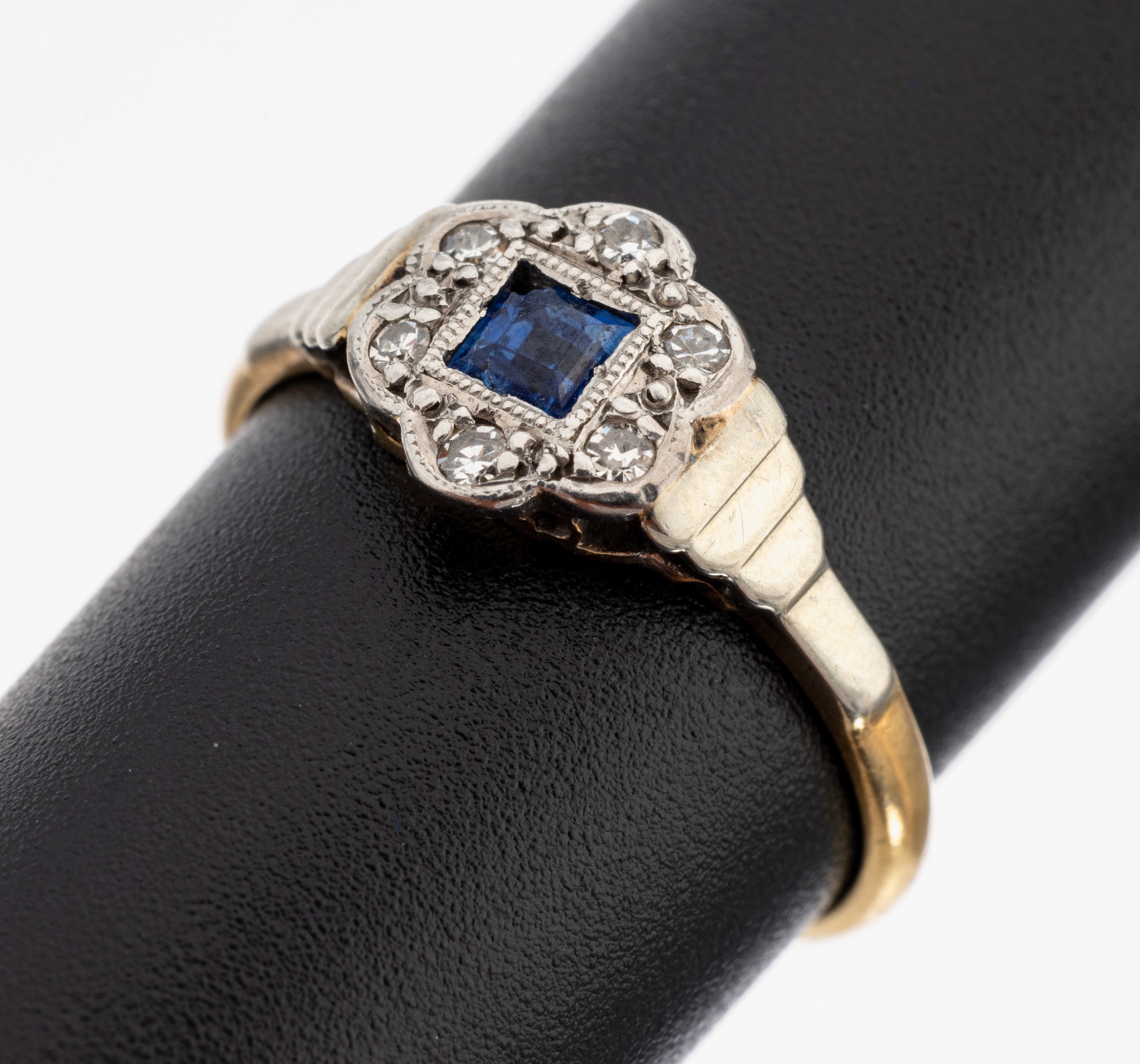 Image 27138632 - 18 kt Gold Saphir-Diamant-Ring, GG 750/000,Ringkopf Platin, mittig Saphir-Carree, ...