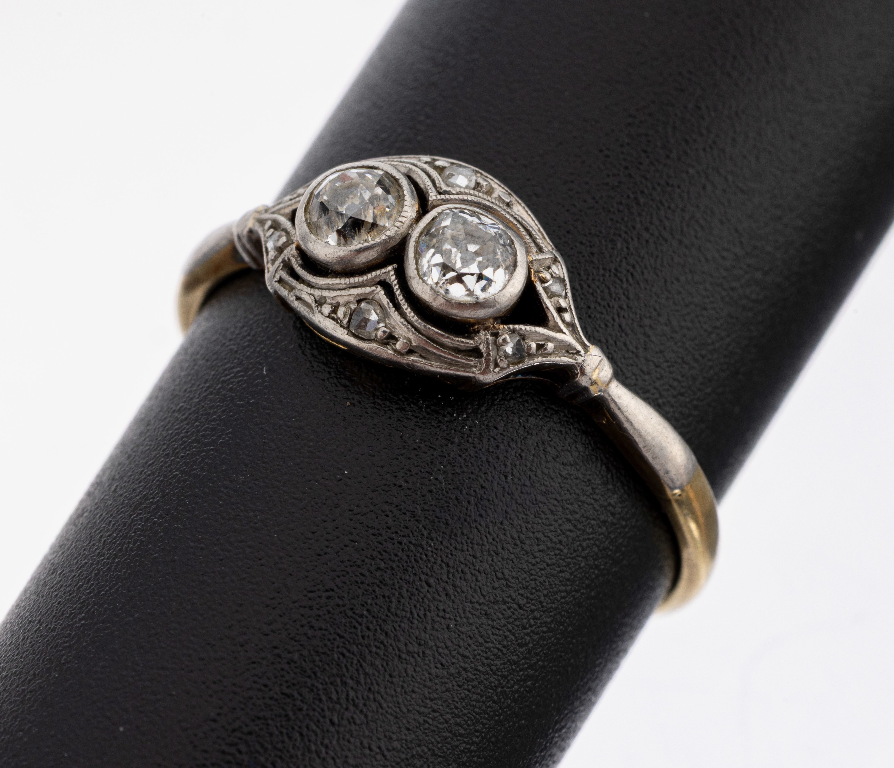 Image 27138635 - 14 kt Gold Art Deco Diamant-Ring, um 1920-30, GG 585/000, Ringkopf schauseitig Platin, ...