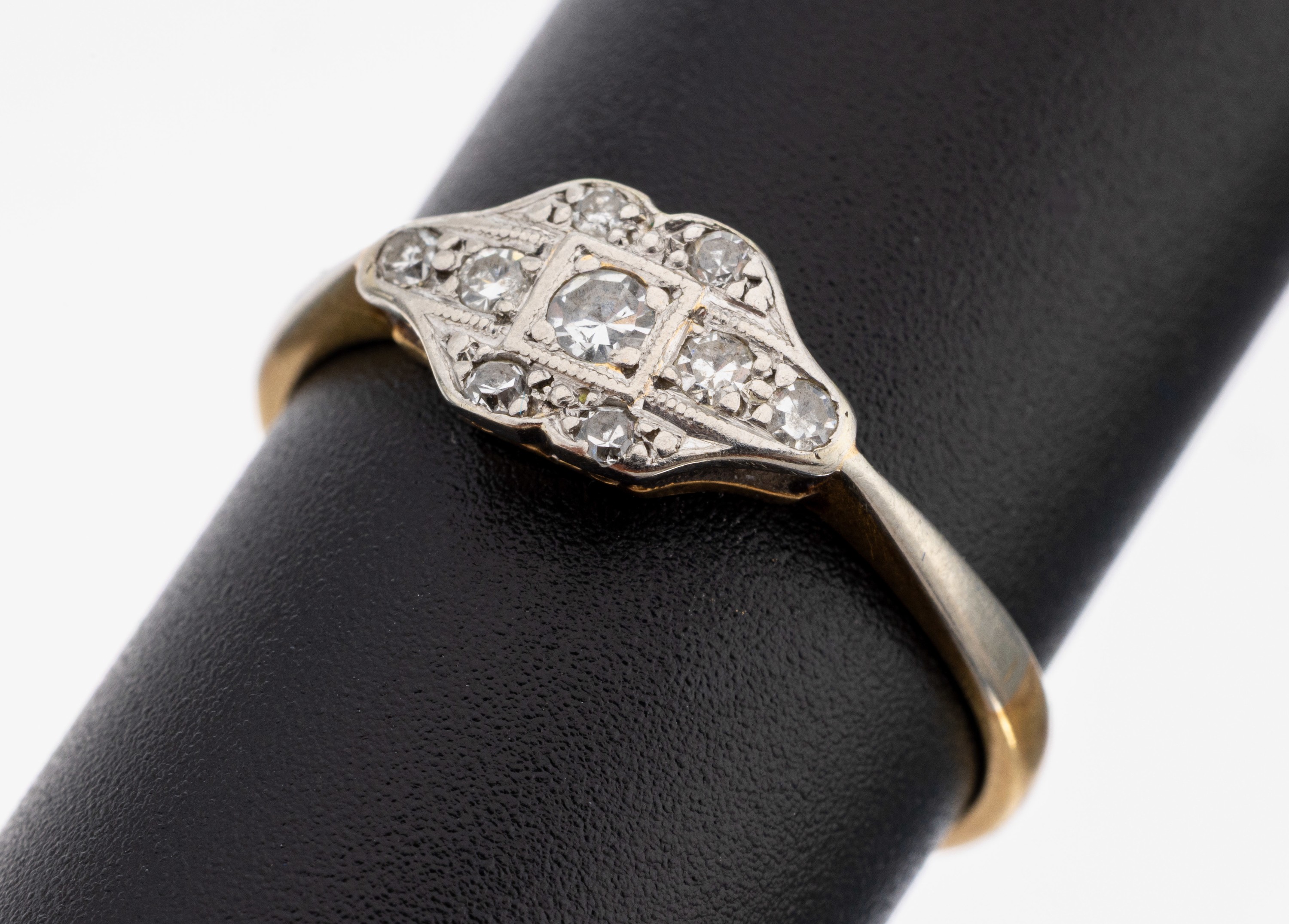 Image 27138642 - 18 kt Gold Diamant-Ring, um 1920, GG 750/000, Ringkopf schauseitig Platin, 9 kl. ...