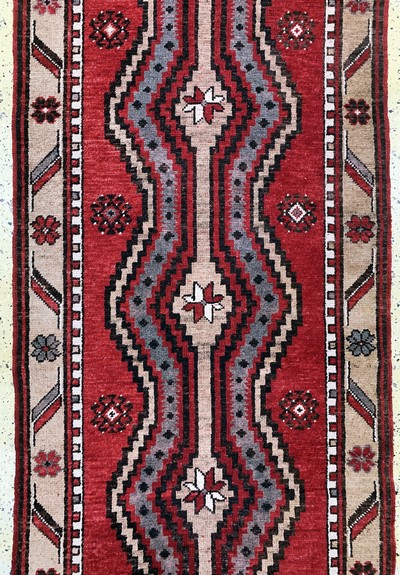 27138648c - Kurt old, Turkey, mid-20th century, wool on wool, approx. 872 x 100 cm, condition: 3-4. ...