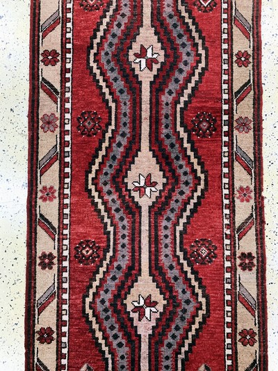 27138648d - Kurt old, Turkey, mid-20th century, wool on wool, approx. 872 x 100 cm, condition: 3-4. ...