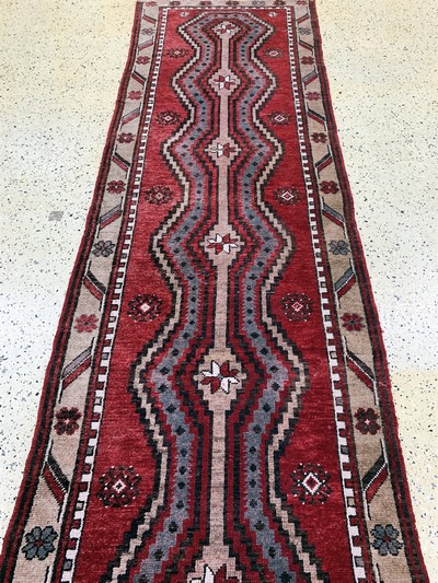 27138648g - Kurt old, Turkey, mid-20th century, wool on wool, approx. 872 x 100 cm, condition: 3-4. ...