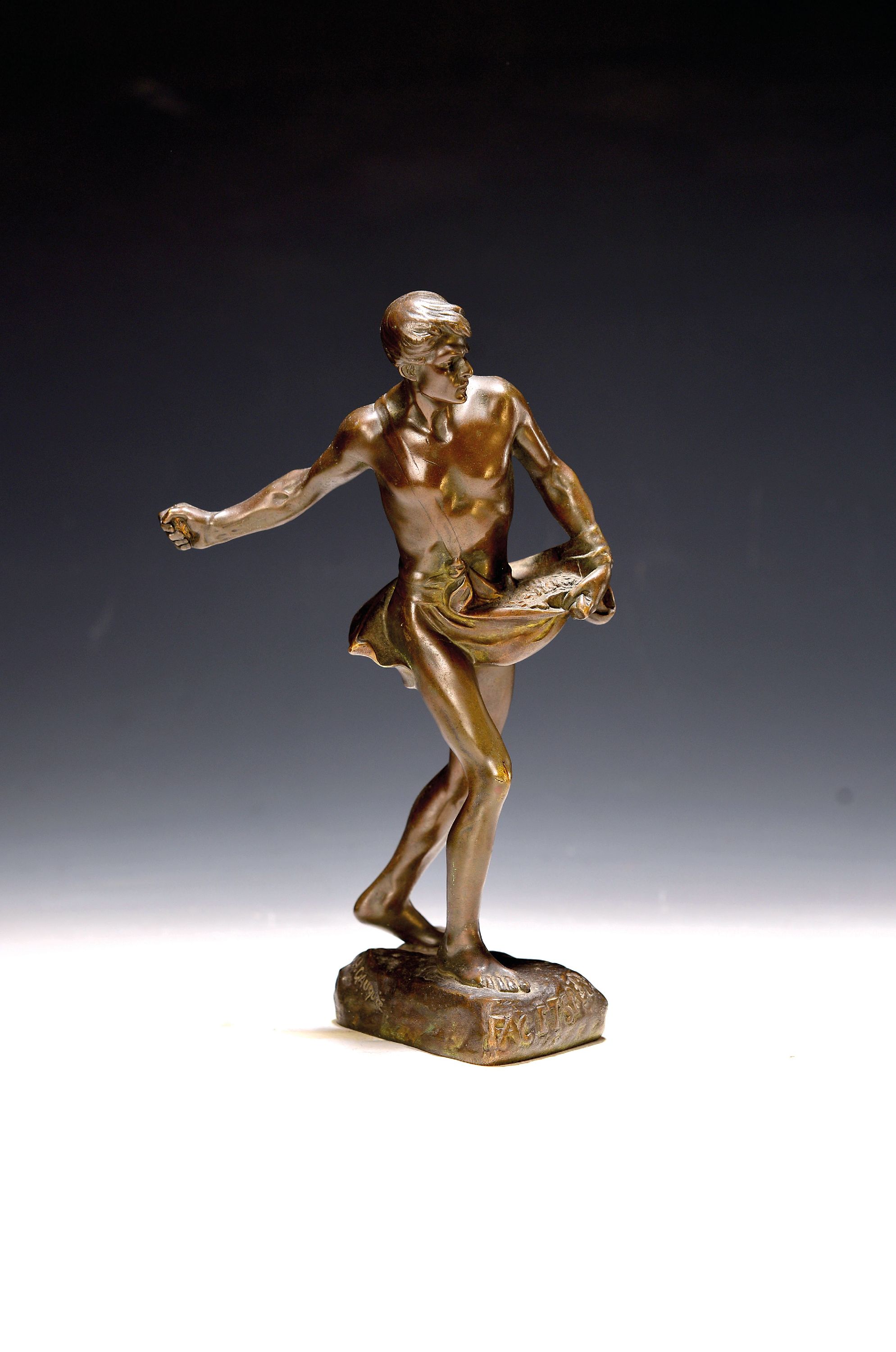 Image 27139667 - Henri Désiré Gauqié, 1858 - 1927, Bronzefigrine, patiniert, säender Männerakt, am ...