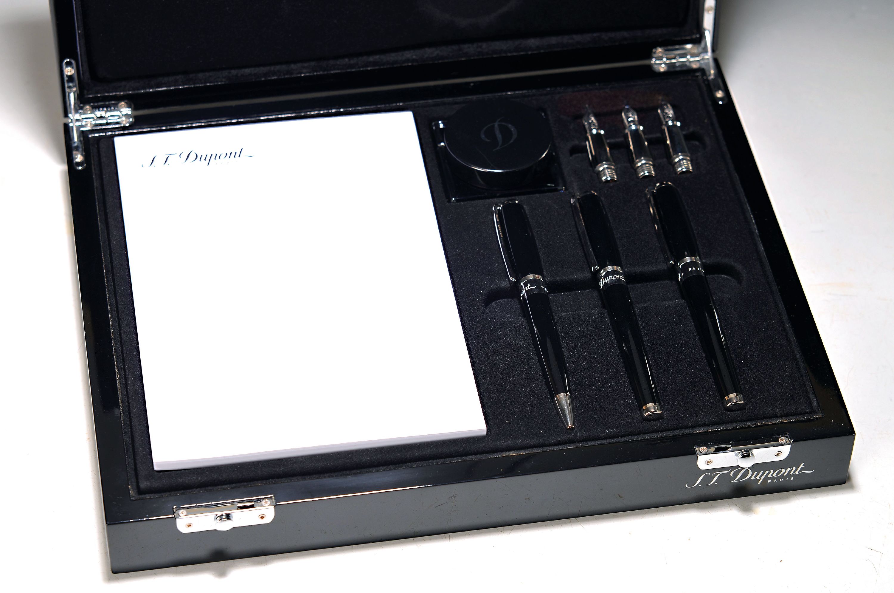 Image 27140081 - Exklusives Schreibset, S.T. Dupont, nach 2007 , Set aus Kugelschreiber, Tintenroller und ...